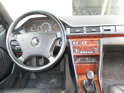 Mercedes-Benz 300 Coupé 300 CE-24 Coupé (12)