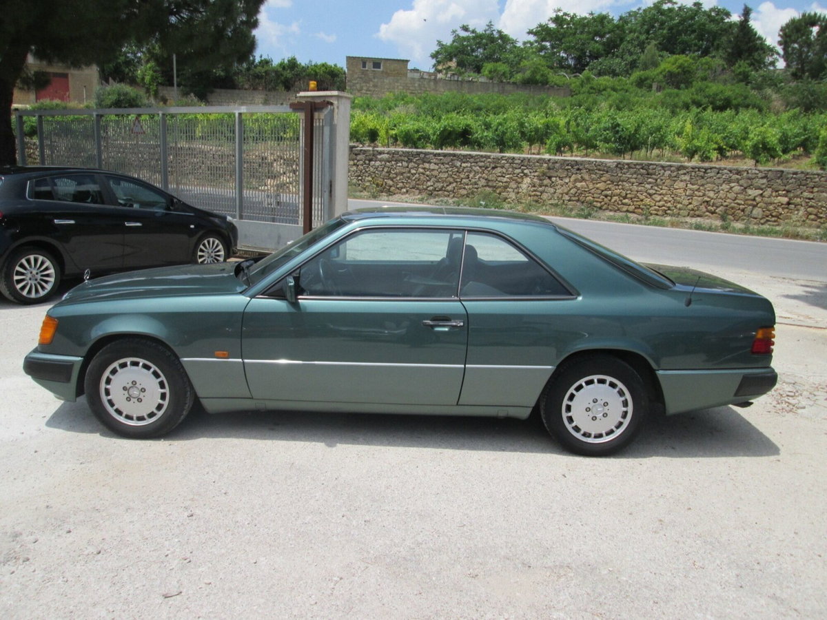 Mercedes-Benz 300 Coupé 300 CE-24 Coupé (2)
