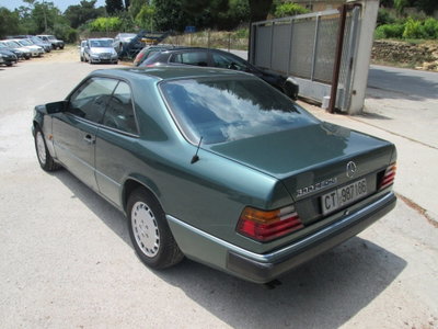 Mercedes-Benz 300 Coupé 300 CE-24 Coupé (3)