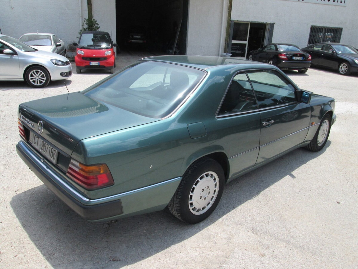 Mercedes-Benz 300 Coupé 300 CE-24 Coupé (5)