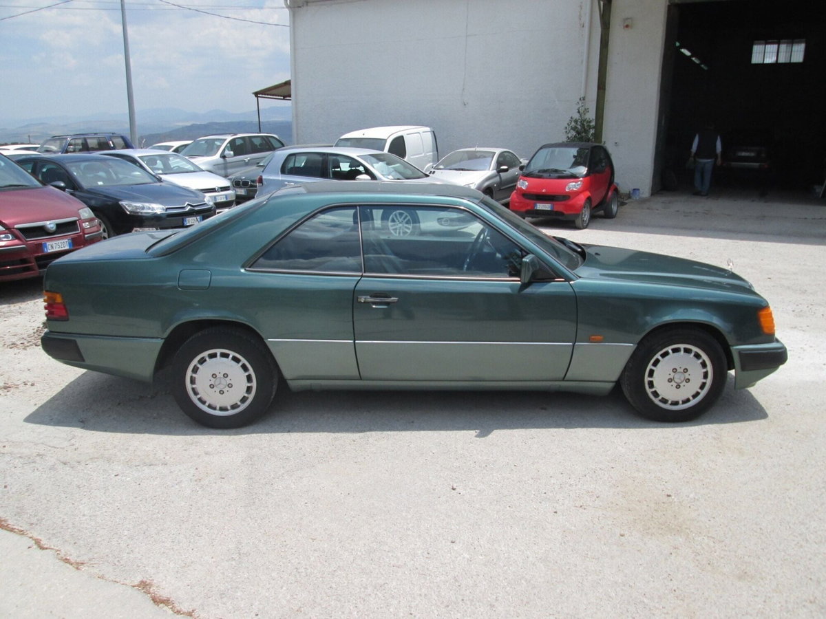 Mercedes-Benz 300 Coupé 300 CE-24 Coupé (6)