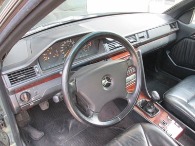 Mercedes-Benz 300 Coupé 300 CE-24 Coupé (8)