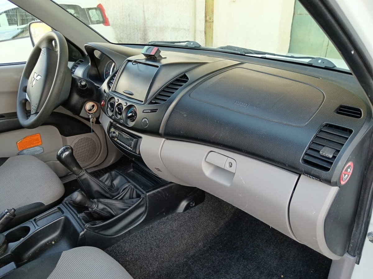 Mitsubishi L200 2.5 DI-D/136CV Club Cab Invite DPF (15)