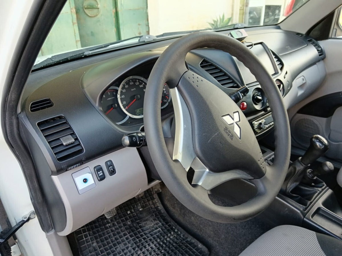Mitsubishi L200 2.5 DI-D/136CV Club Cab Invite DPF (9)