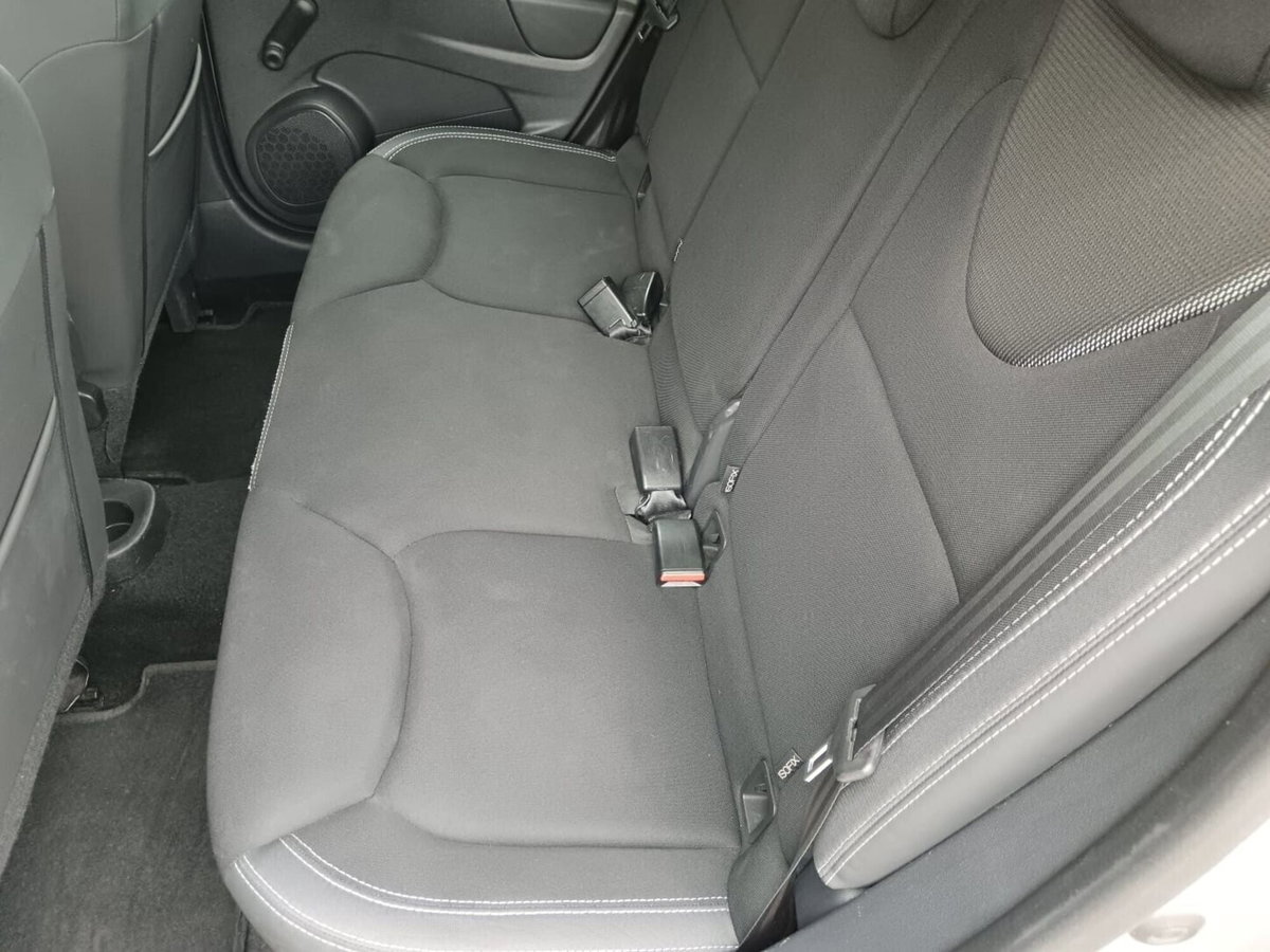 Renault Clio dCi 8V 90 CV EDC 5 porte Moschino Intens (11)