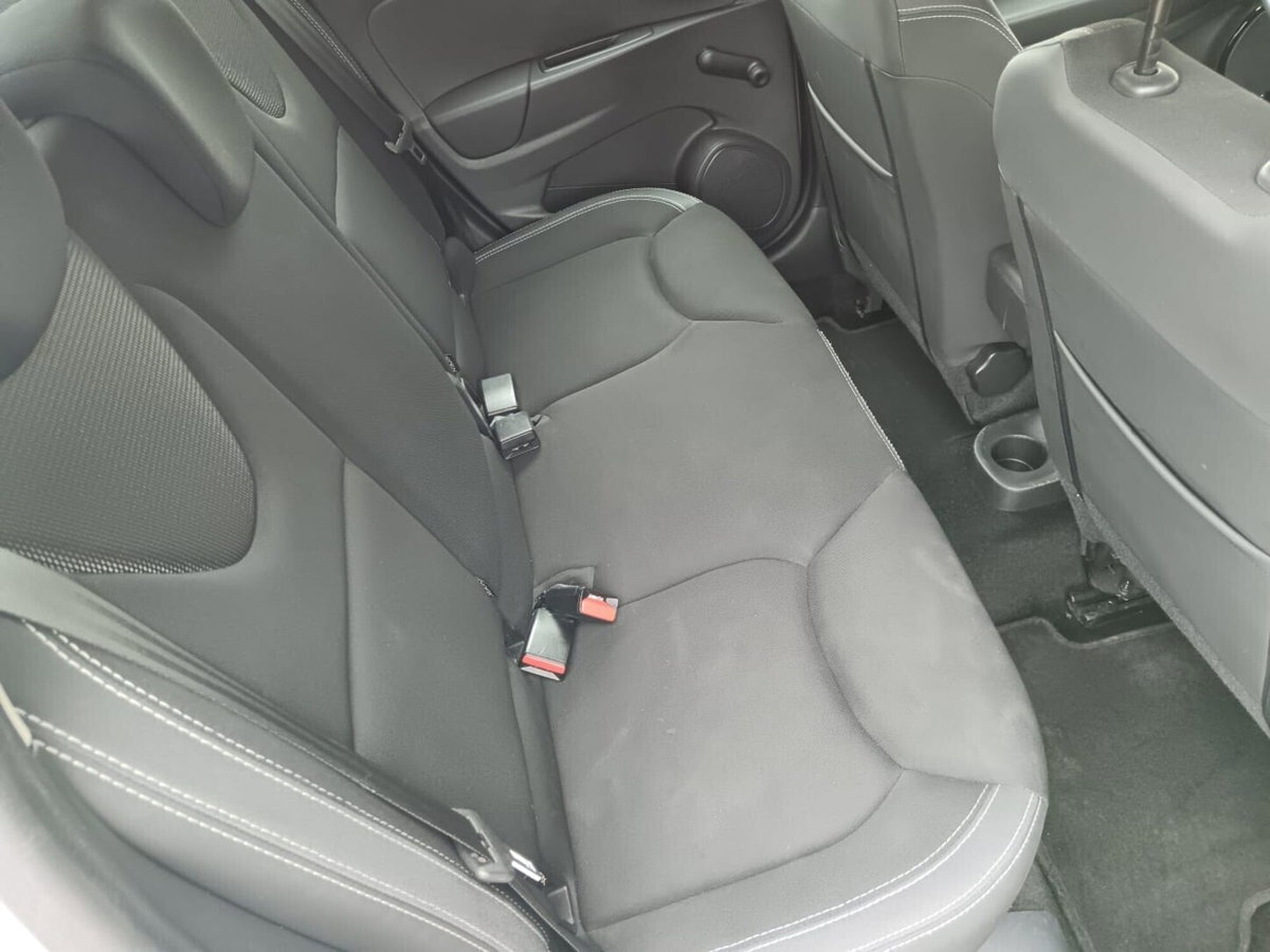 Renault Clio dCi 8V 90 CV EDC 5 porte Moschino Intens (13)