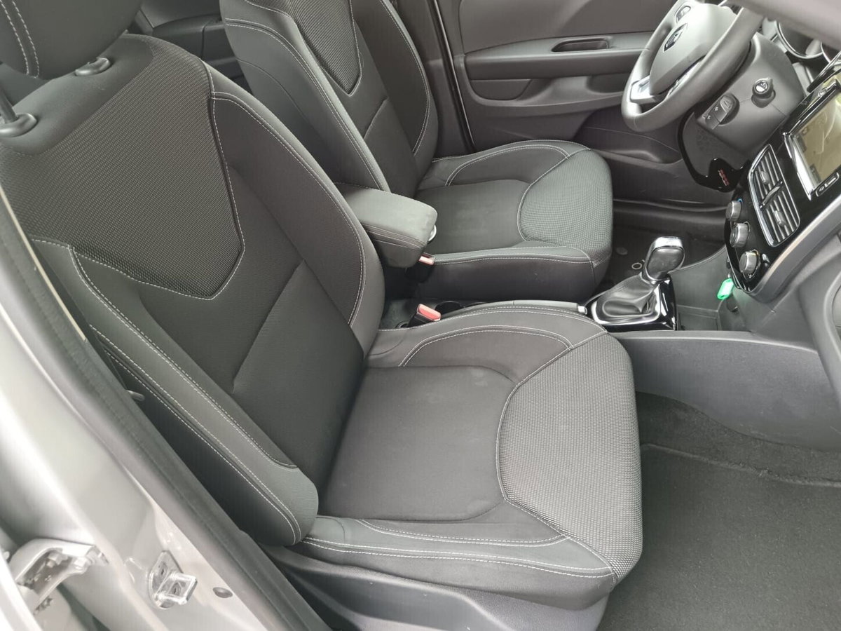 Renault Clio dCi 8V 90 CV EDC 5 porte Moschino Intens (14)