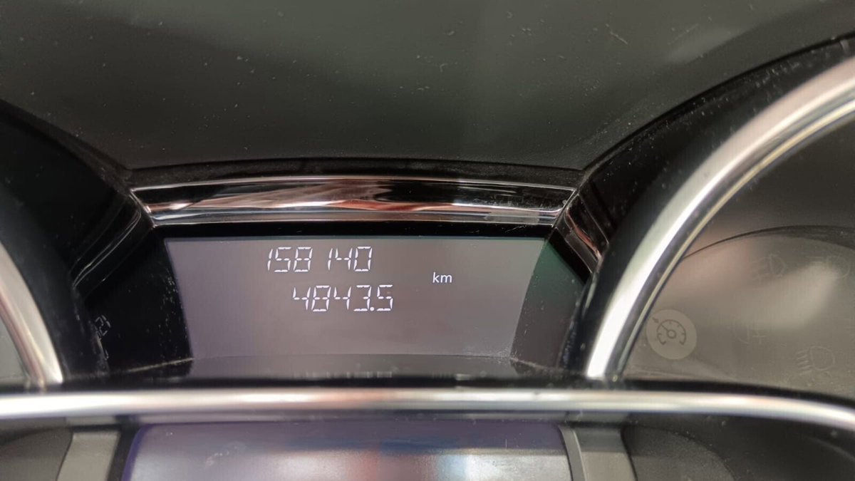 Renault Clio dCi 8V 90 CV EDC 5 porte Moschino Intens (16)