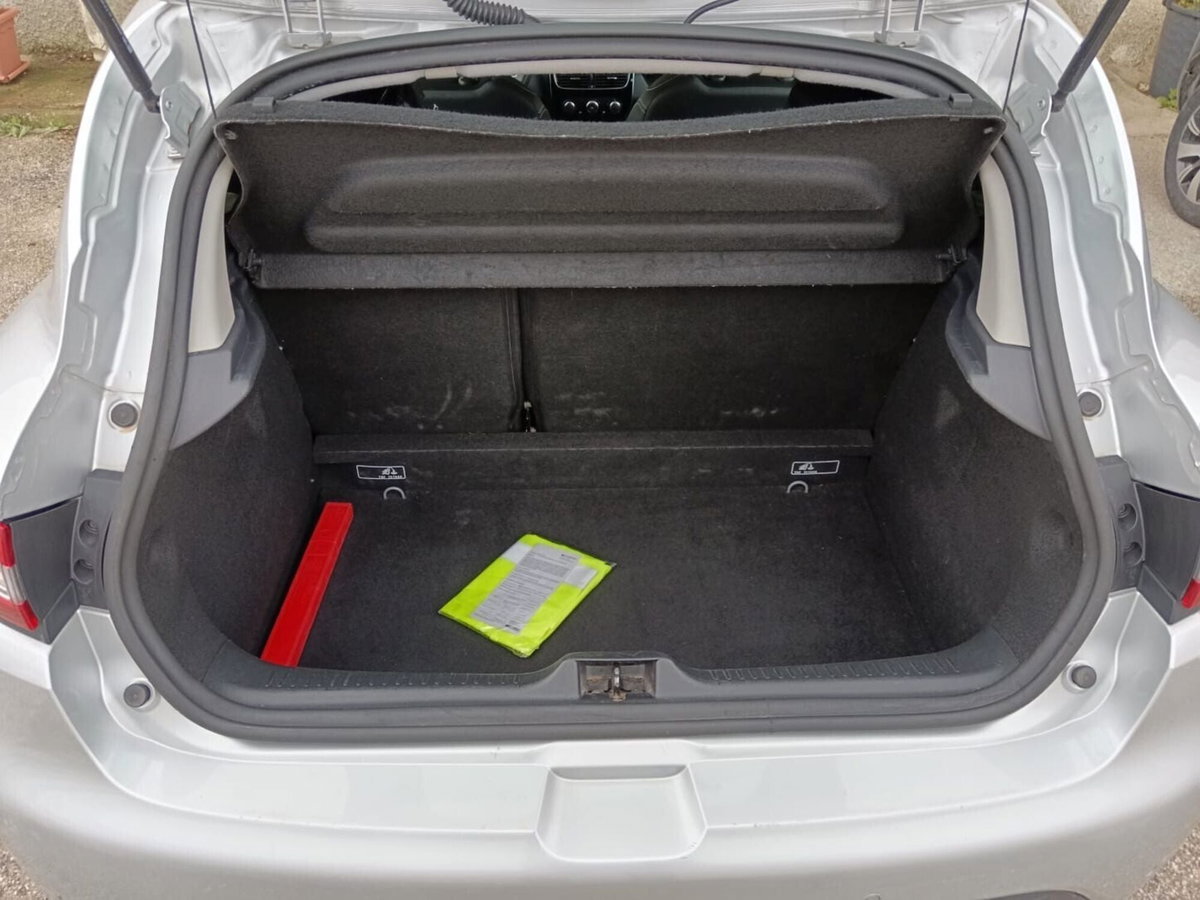 Renault Clio dCi 8V 90 CV EDC 5 porte Moschino Intens (17)