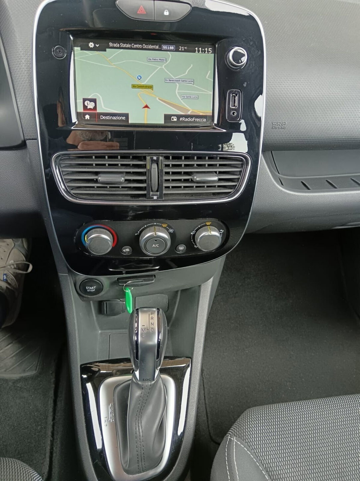 Renault Clio dCi 8V 90 CV EDC 5 porte Moschino Intens (18)