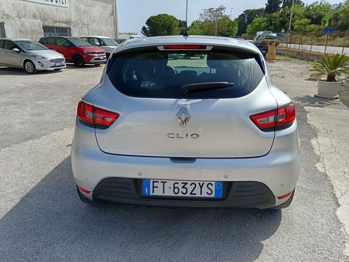 Renault Clio dCi 8V 90 CV EDC 5 porte Moschino Intens (4)