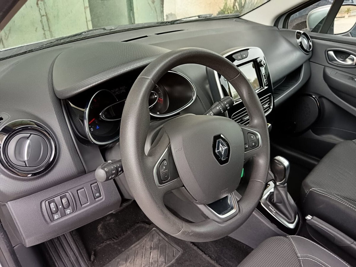 Renault Clio dCi 8V 90 CV EDC 5 porte Moschino Intens (9)