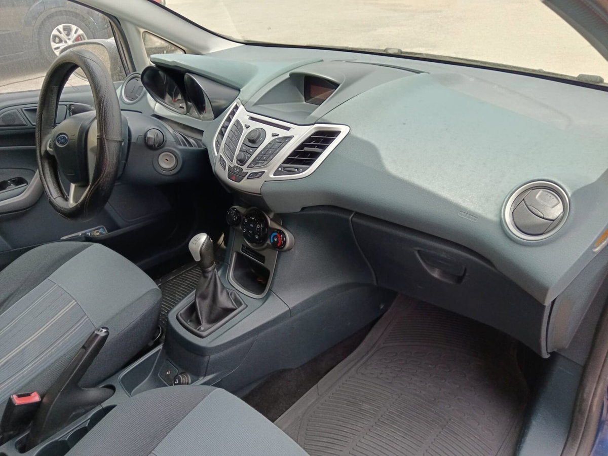Ford Fiesta 1.2 82CV 3 porte Titanium (15)