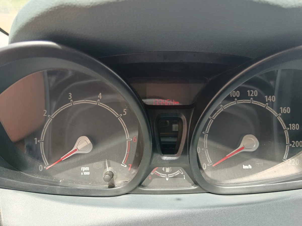 Ford Fiesta 1.2 82CV 3 porte Titanium (16)