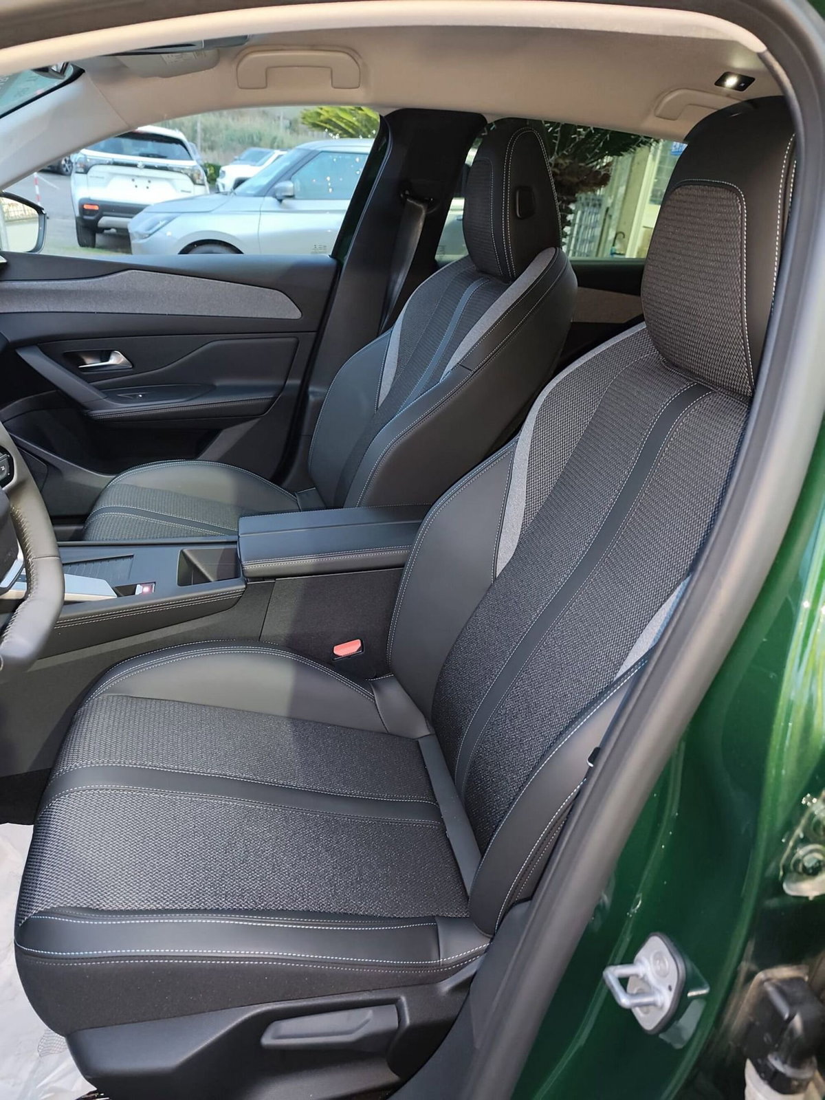 Peugeot 308 BlueHDi 130 S&S EAT8 Allure Pack (9)