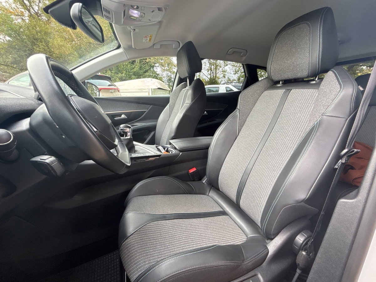 Peugeot 3008 BlueHDi 130 S&S Allure Pack (14)
