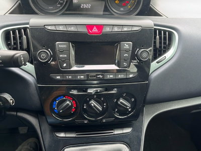 Lancia Ypsilon 1.0 FireFly 5 porte S&S Hybrid Ecochic Gold (15)