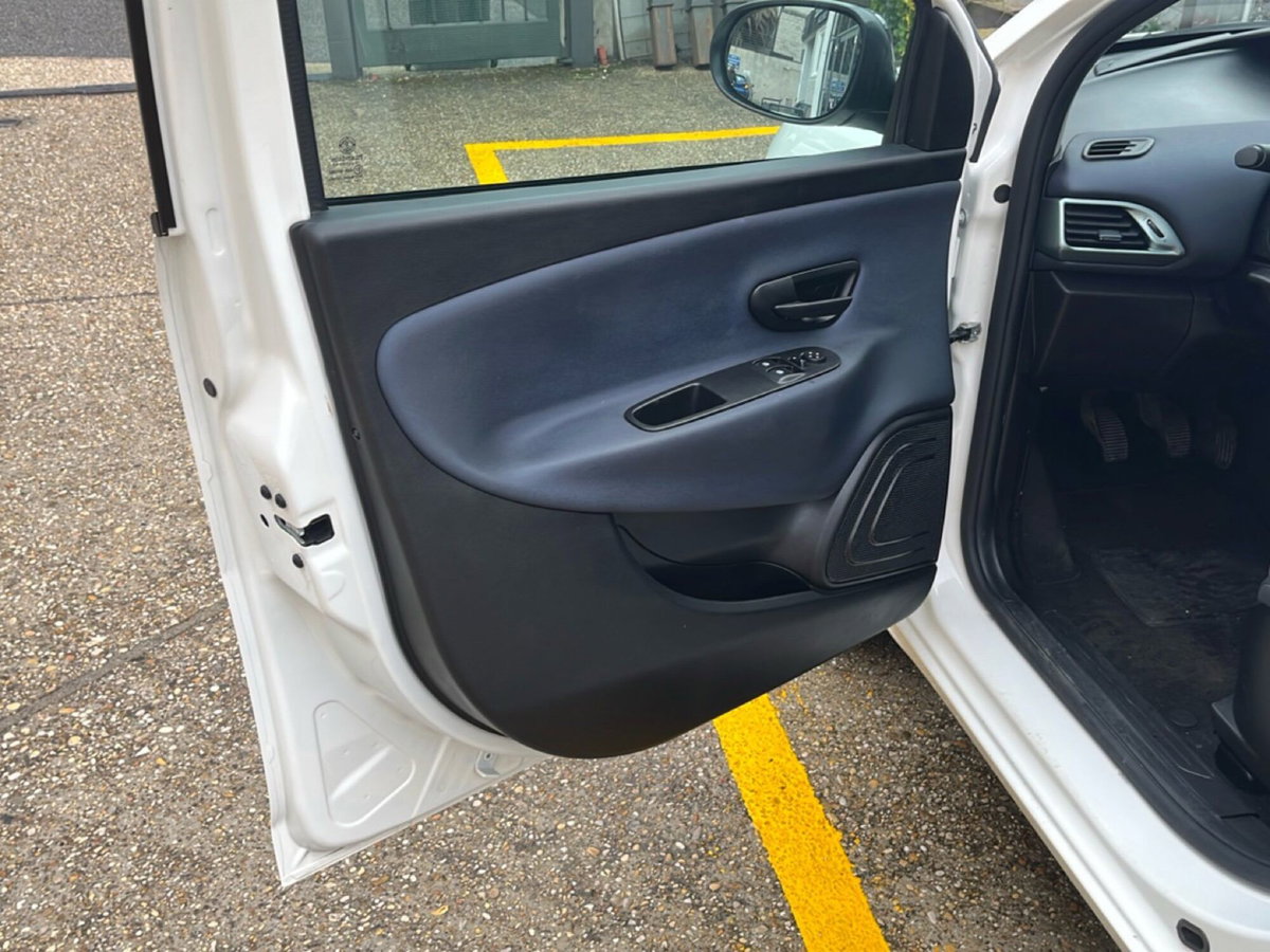 Lancia Ypsilon 1.0 FireFly 5 porte S&S Hybrid Ecochic Gold (18)