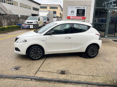 Lancia Ypsilon 1.0 FireFly 5 porte S&S Hybrid Ecochic Gold (2)