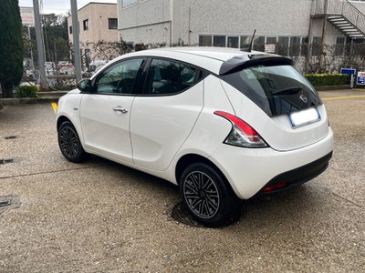 Lancia Ypsilon 1.0 FireFly 5 porte S&S Hybrid Ecochic Gold (3)