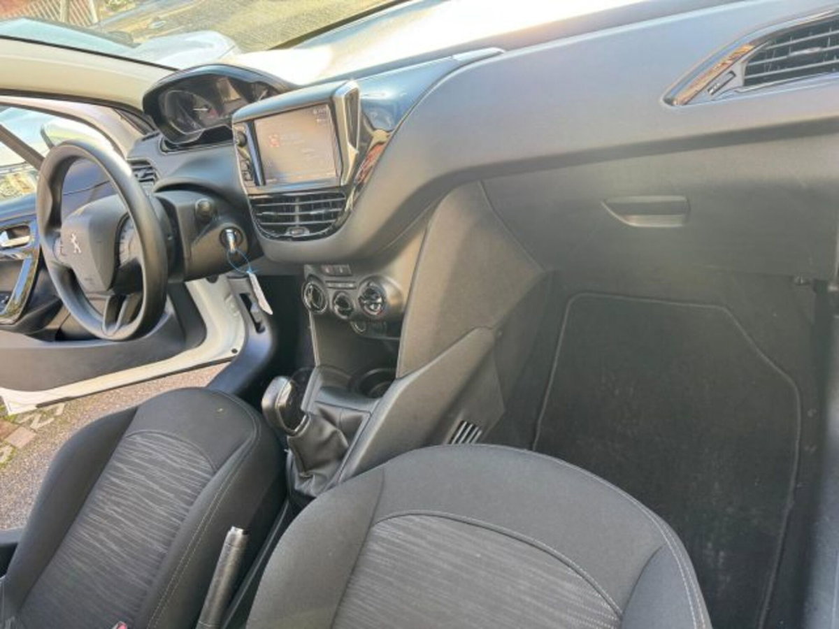 Peugeot 208 100 S&S 5 porte Van Active (11)