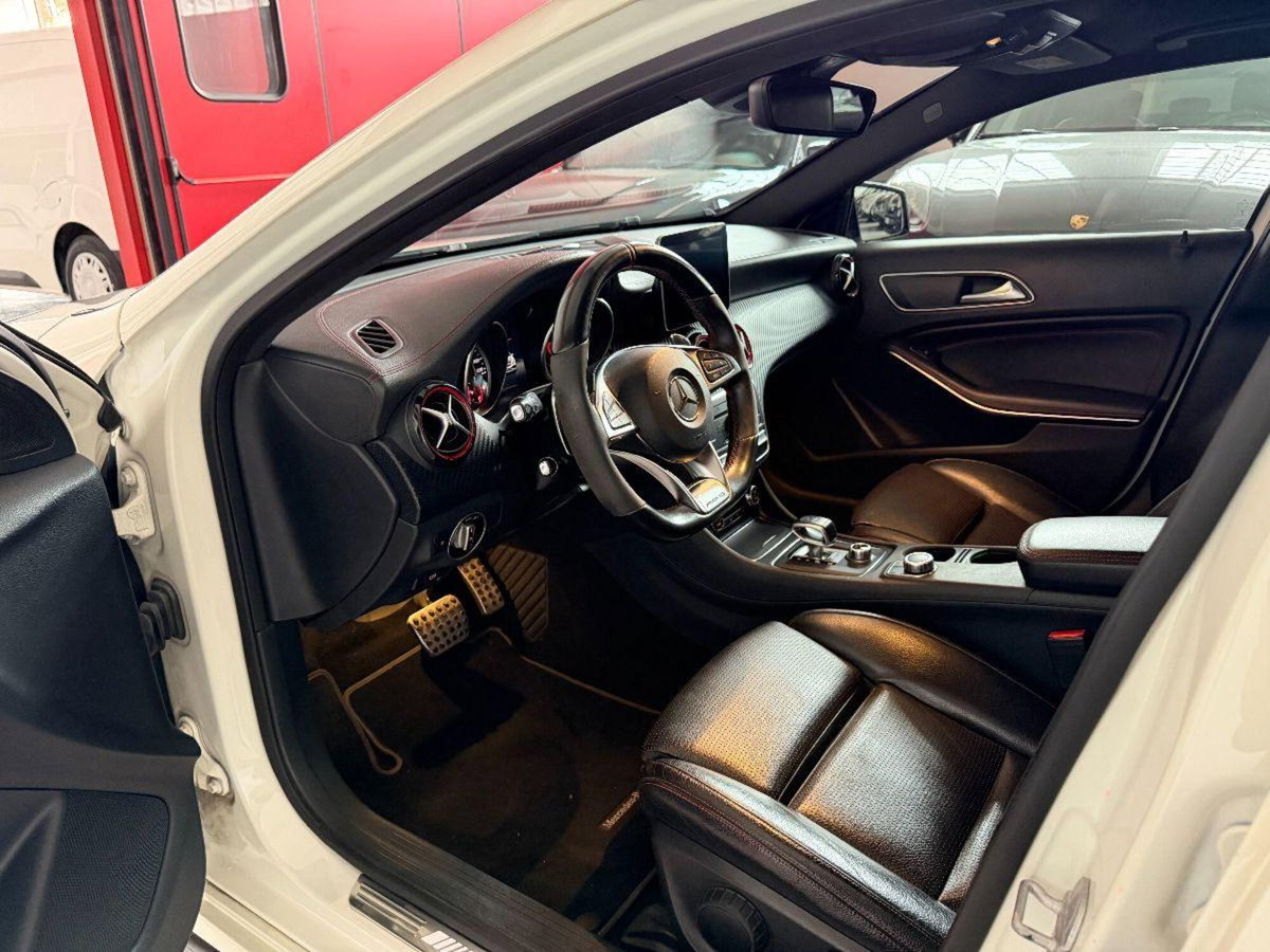 Mercedes-Benz Classe A 45 AMG 4Matic Automatic (5)