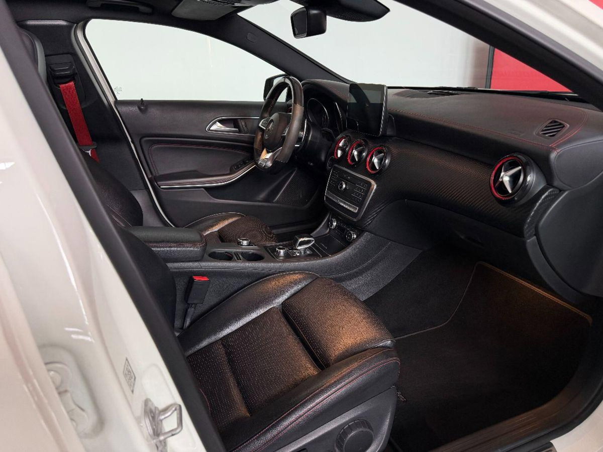 Mercedes-Benz Classe A 45 AMG 4Matic Automatic (6)