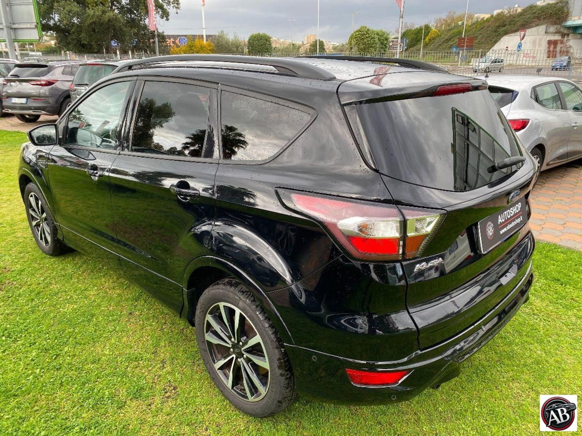 Ford Kuga 1.5 TDCI 120 CV S&S 2WD ST-Line (11)