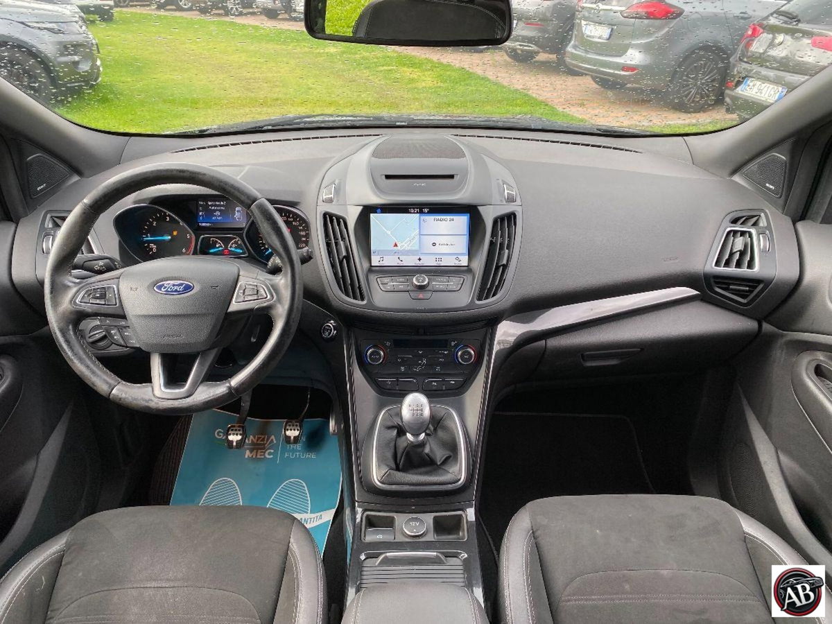 Ford Kuga 1.5 TDCI 120 CV S&S 2WD ST-Line (14)