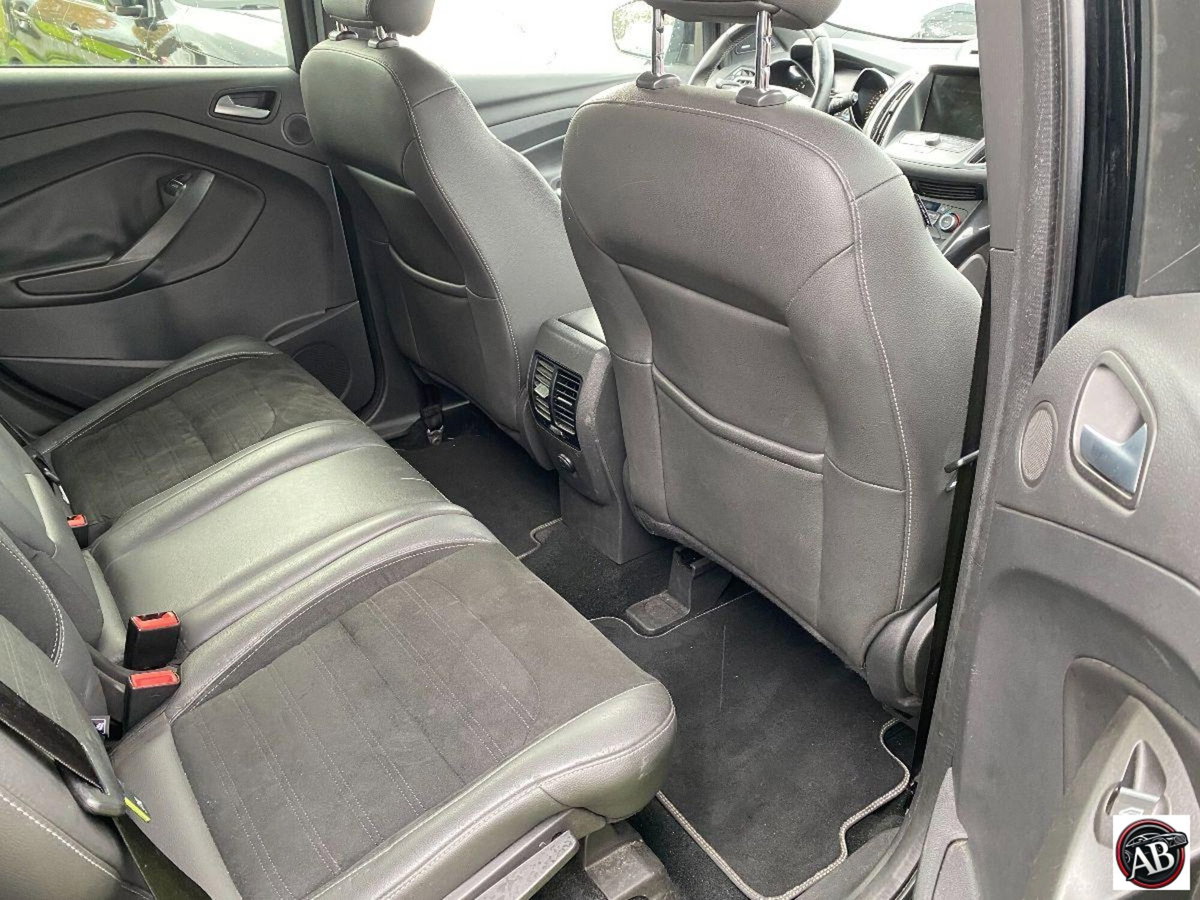 Ford Kuga 1.5 TDCI 120 CV S&S 2WD ST-Line (19)