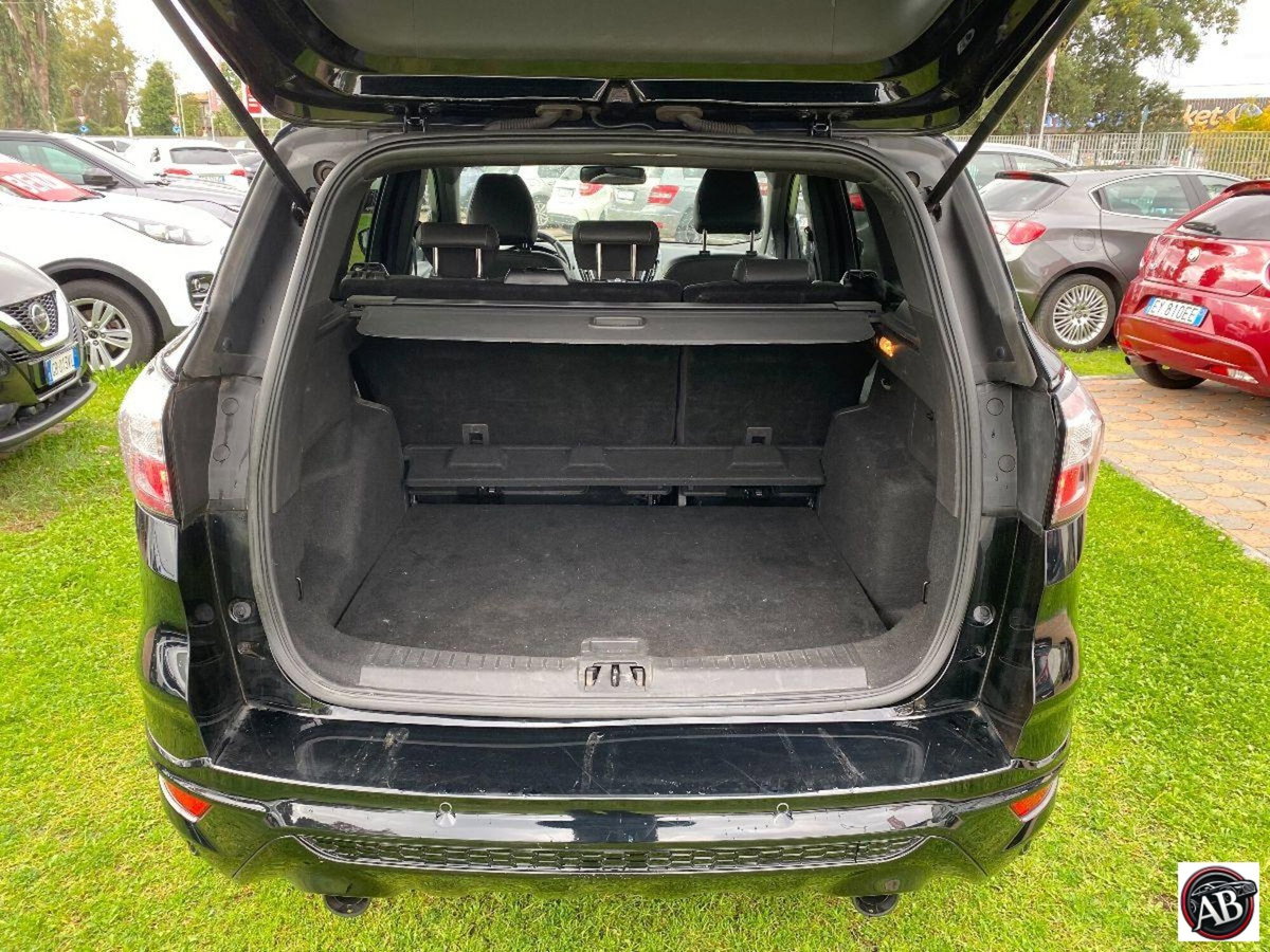 Ford Kuga 1.5 TDCI 120 CV S&S 2WD ST-Line (9)