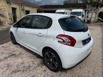 Peugeot 208 HDi 68 CV 5 porte Allure (11)