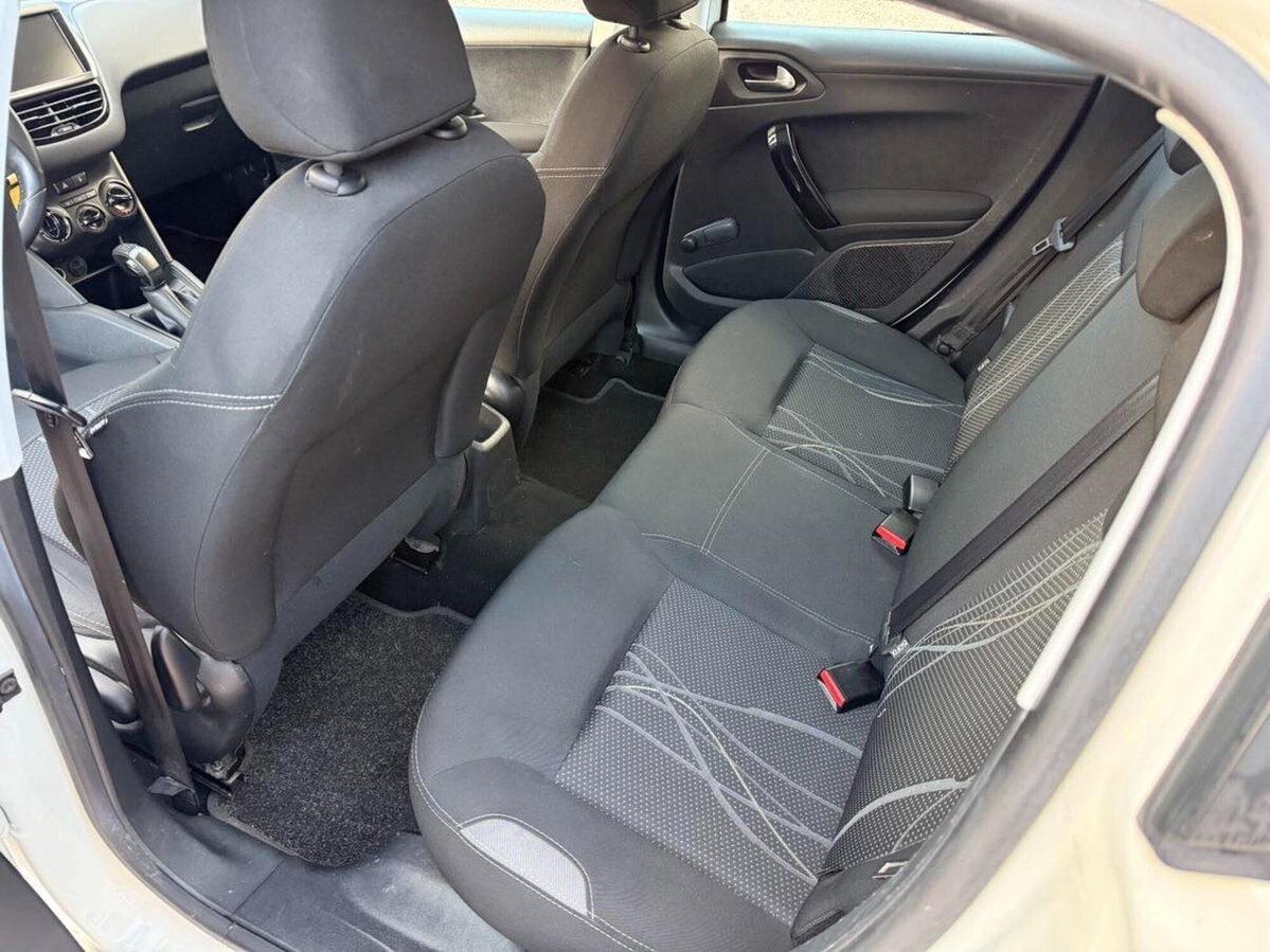 Peugeot 208 HDi 68 CV 5 porte Allure (15)