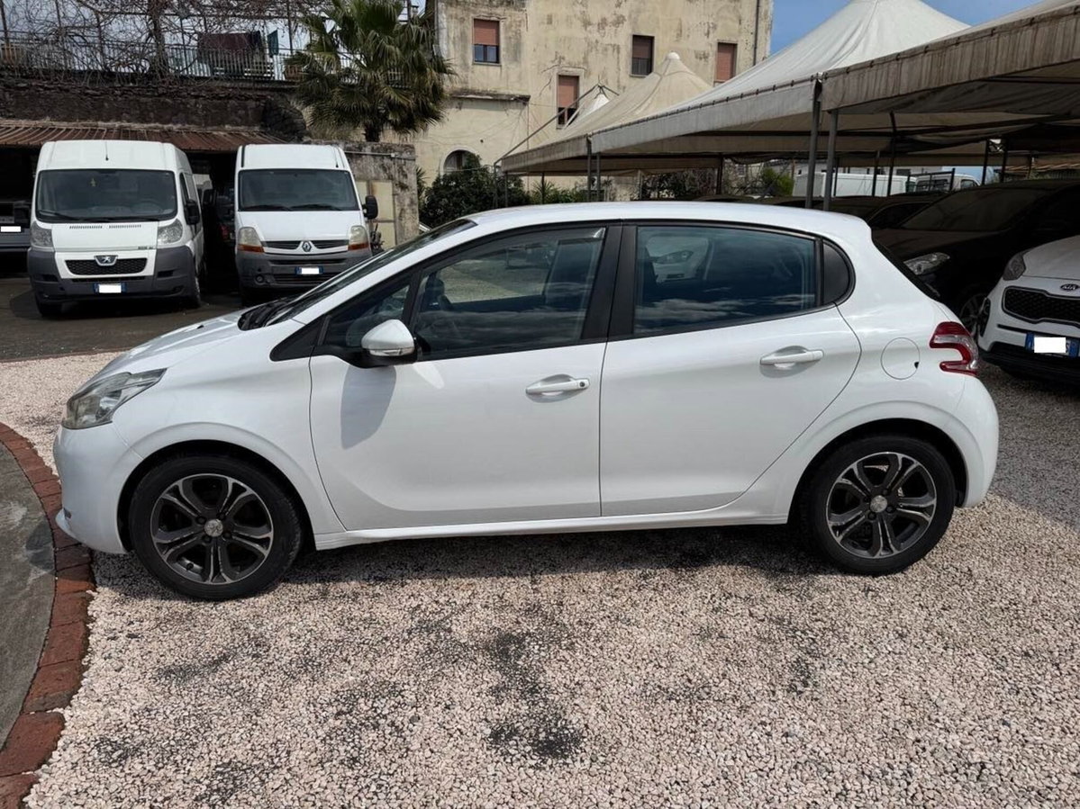 Peugeot 208 HDi 68 CV 5 porte Allure (5)