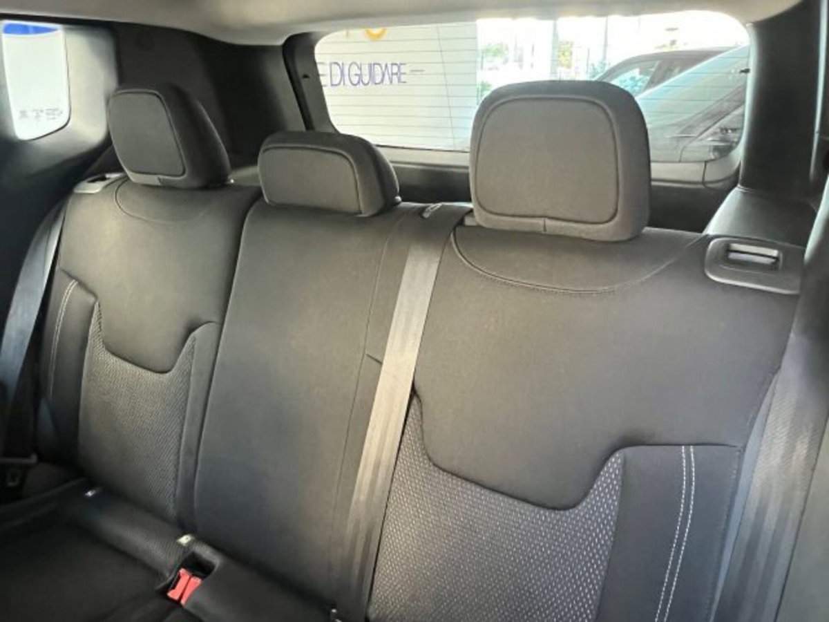 Jeep Renegade 1.6 Mjt DDCT 120 CV Limited (19)
