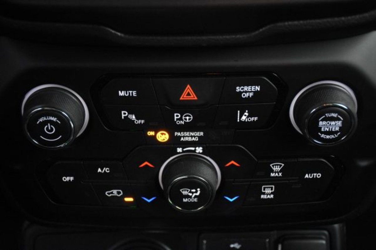 Jeep Renegade 1.3 T4 190CV PHEV 4xe AT6 Limited (20)