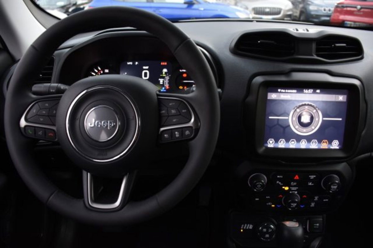 Jeep Renegade 1.3 T4 190CV PHEV 4xe AT6 Limited (9)