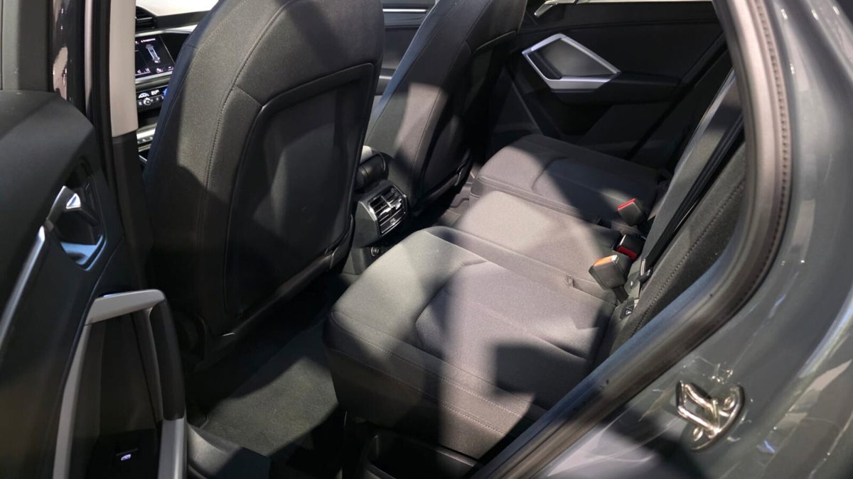 Audi Q3 Sportback 35 TDI quattro S tronic Business Plus (19)