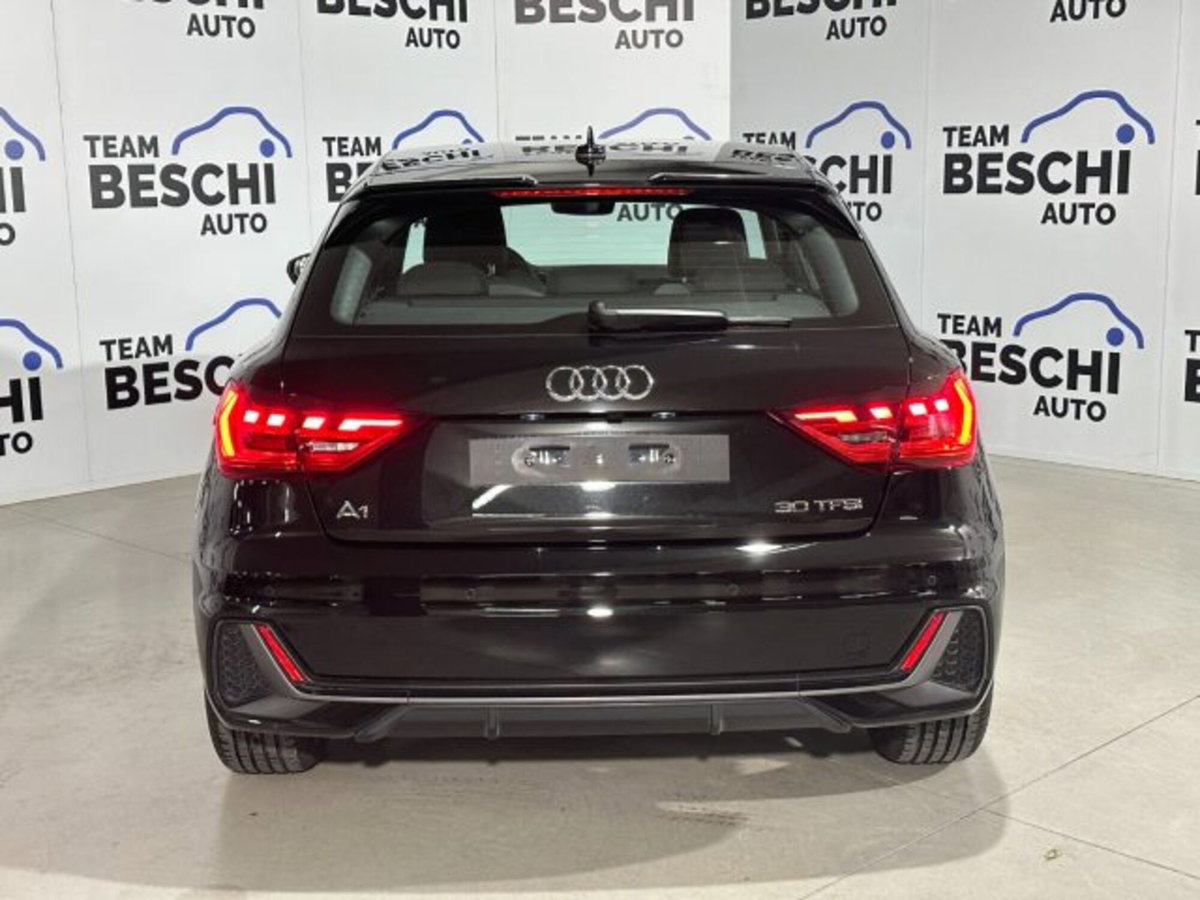 Audi A1 Sportback 30 1.0 tfsi S Line Edition 116cv s-tronic (11)