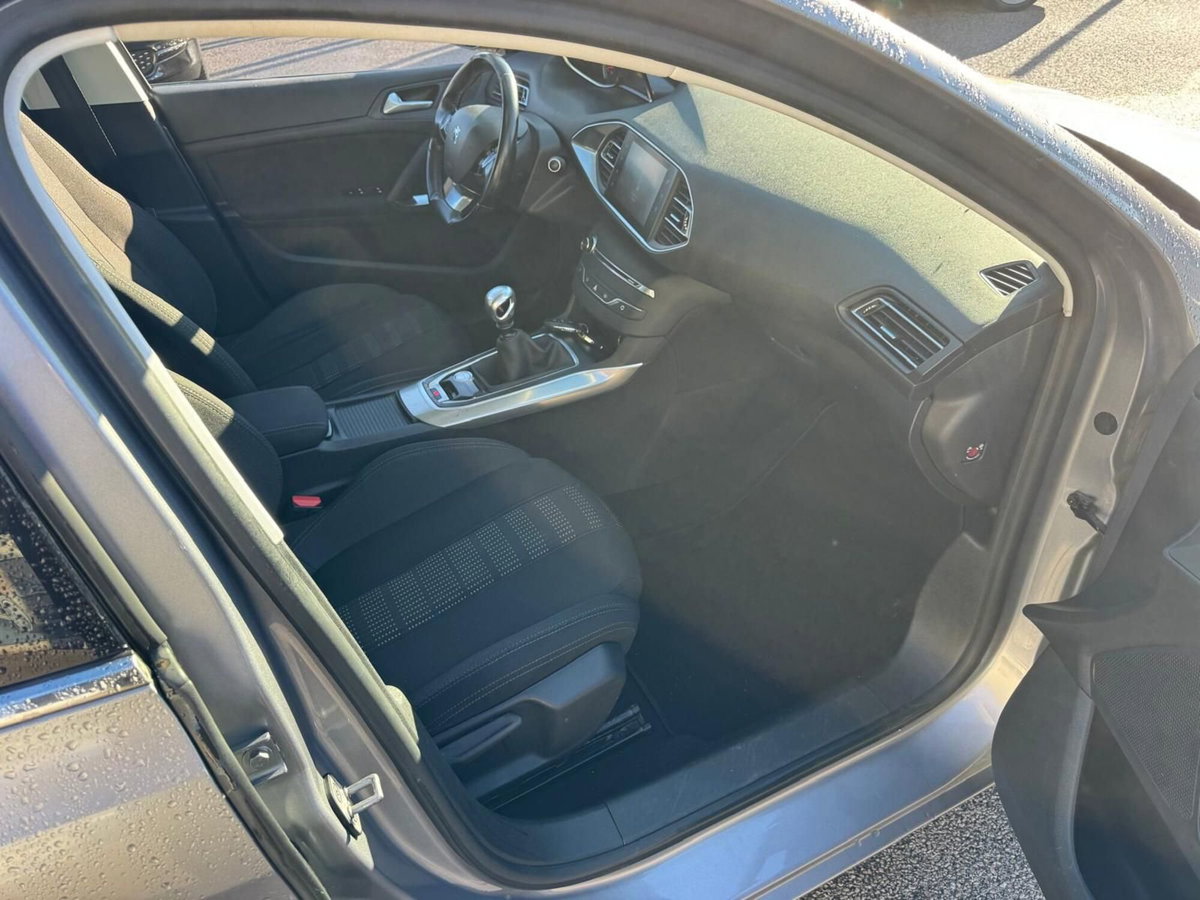 Peugeot 308 SW BlueHDi 120 S&S Allure (9)
