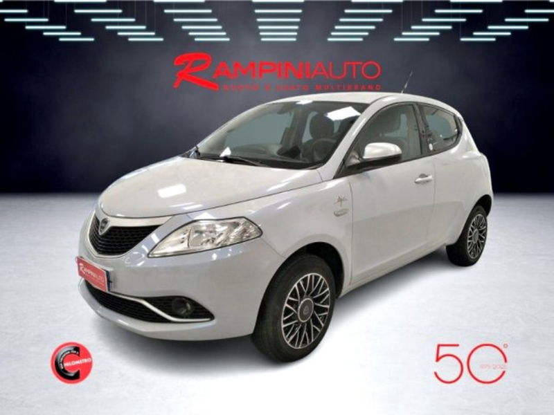Lancia Ypsilon 0.9 TwinAir 85 CV 5 porte Metano Ecochic Silver