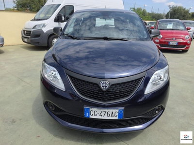 Lancia Ypsilon 1.0 FireFly 5 porte S&S Hybrid Silver Plus (2)