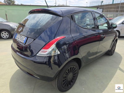 Lancia Ypsilon 1.0 FireFly 5 porte S&S Hybrid Silver Plus (4)