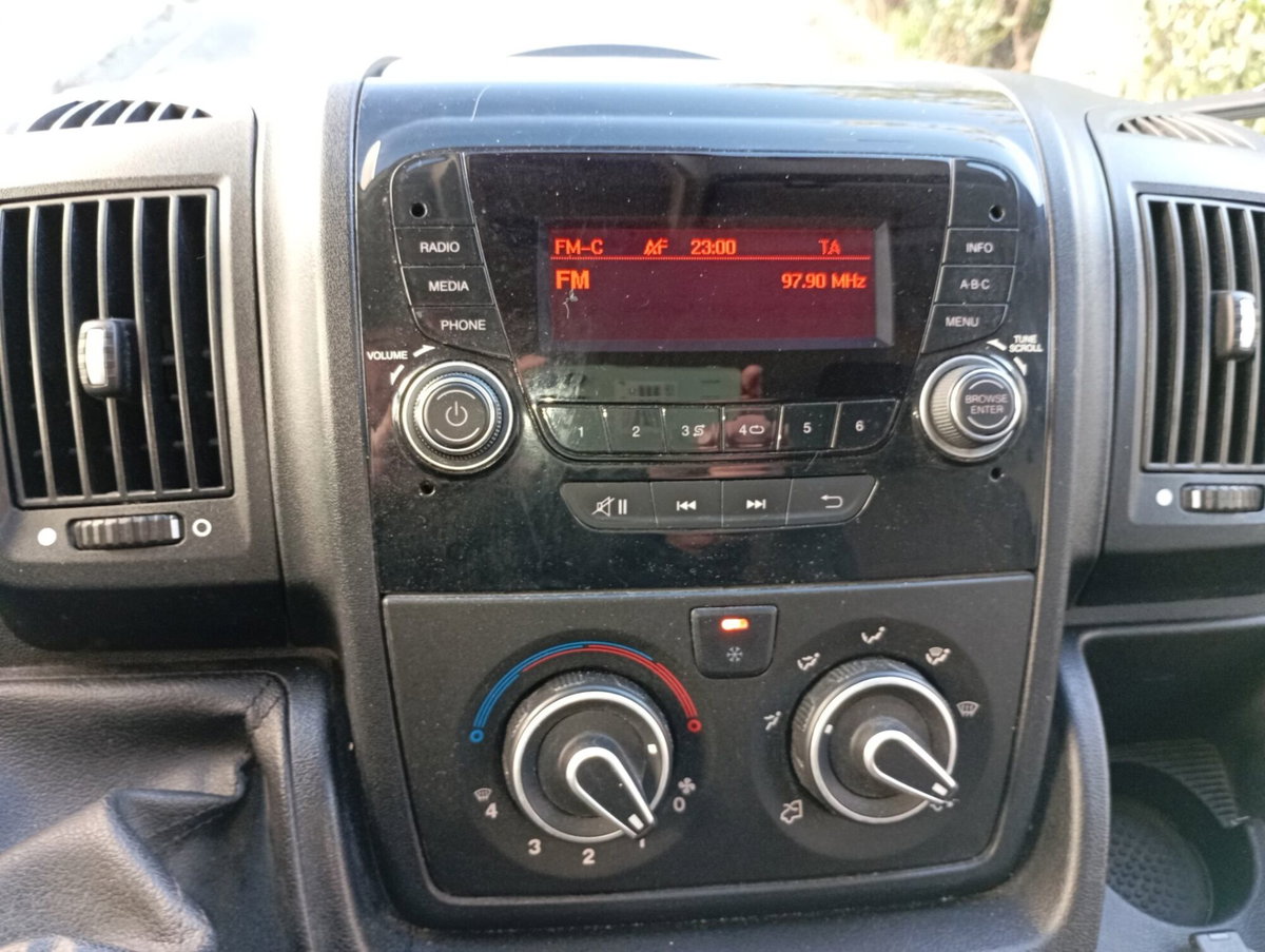 Peugeot Boxer Furgone 335 2.2 BlueHDi 140 S&S PM-TM Furgone Vetrato (14)