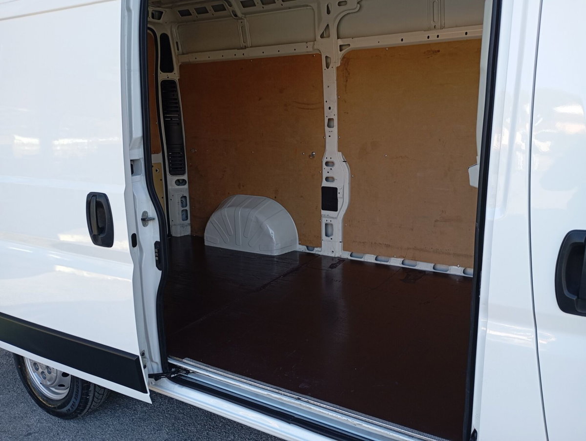 Peugeot Boxer Furgone 335 2.2 BlueHDi 140 S&S PM-TM Furgone Vetrato (5)