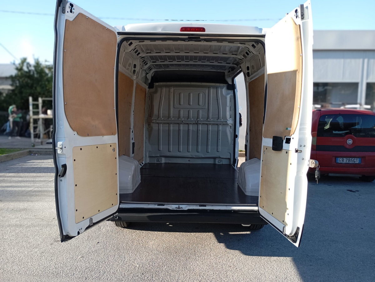 Peugeot Boxer Furgone 335 2.2 BlueHDi 140 S&S PM-TM Furgone Vetrato (7)