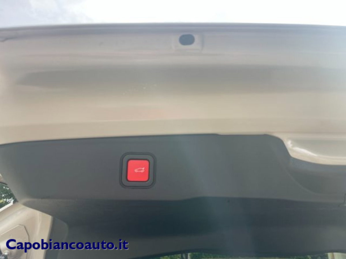 Jeep Avenger 1.2 turbo Summit fwd 100cv (15)