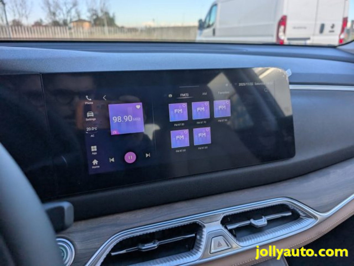 Dfsk E5  1.5 phev Luxury auto e-cvt (7)