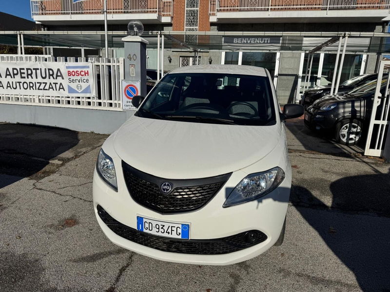 Lancia Ypsilon 1.0 FireFly 5 porte S&S Hybrid Ecochic Silver