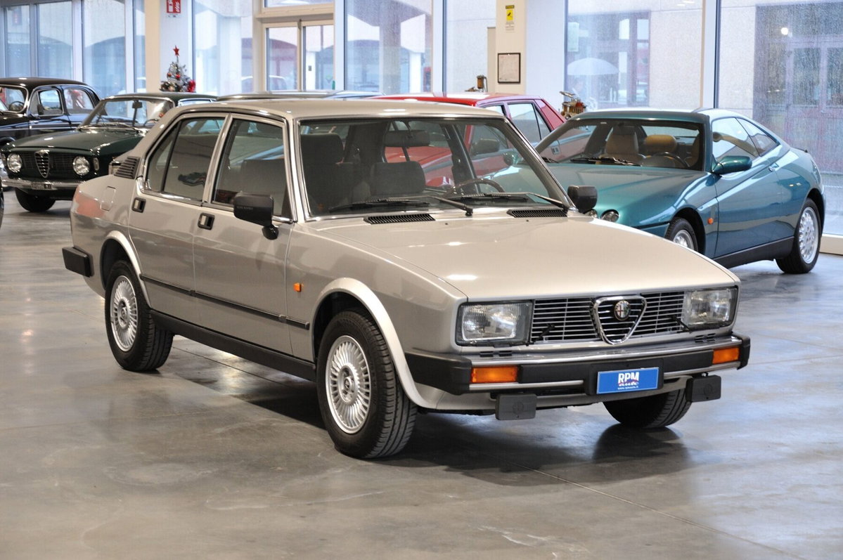 Alfa Romeo Alfetta 2.0i CEM